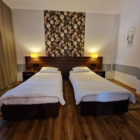 Peters Hotel Turawa Bagian luar foto
