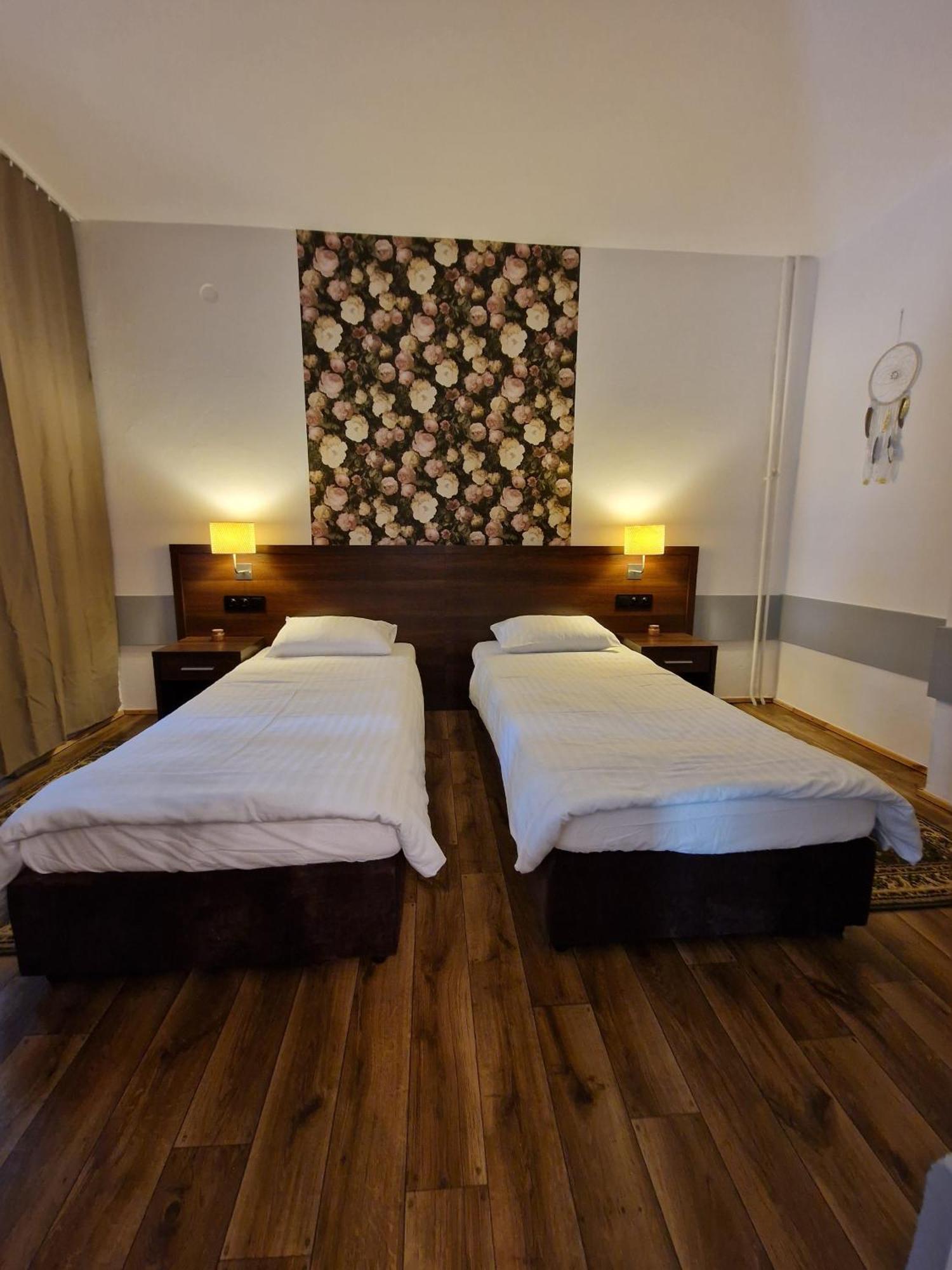 Peters Hotel Turawa Bagian luar foto